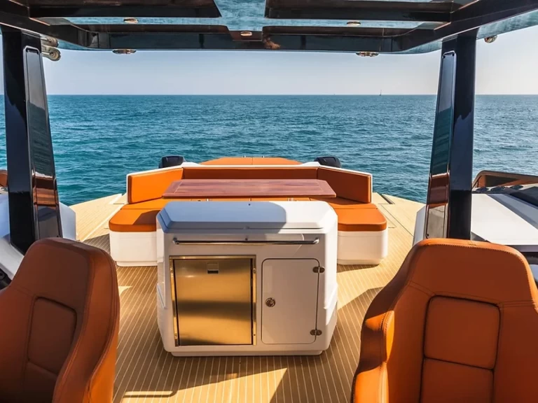 Wynajem Motorówka HOUSE OF HÜTTER z patentem 