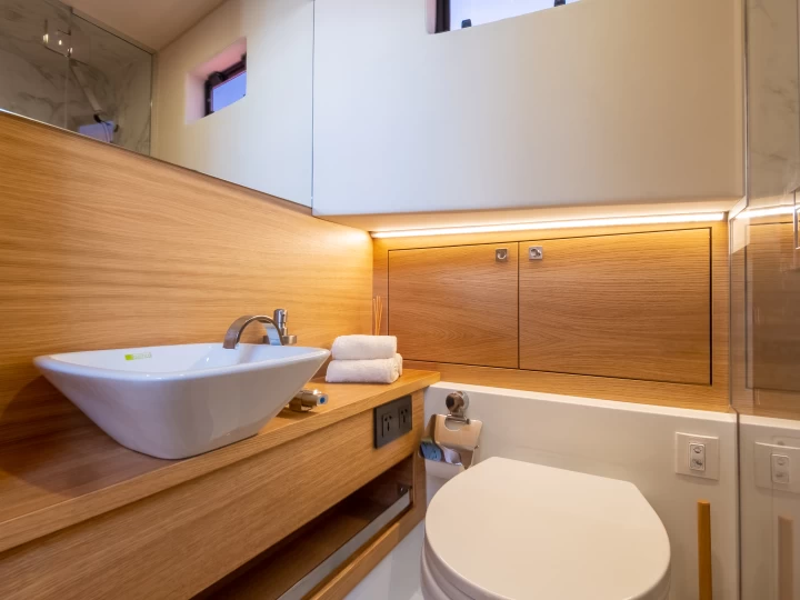 De Anton  io Yacht s D42 Open między profesjonalistami a osobami prywatnymi w Ibiza Town