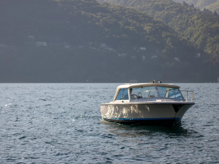 Wynajmij Bertram Bertram 31 w Como (City)