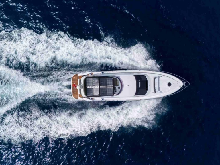 Numarine Number 55 między profesjonalistami a osobami prywatnymi w Bodrum