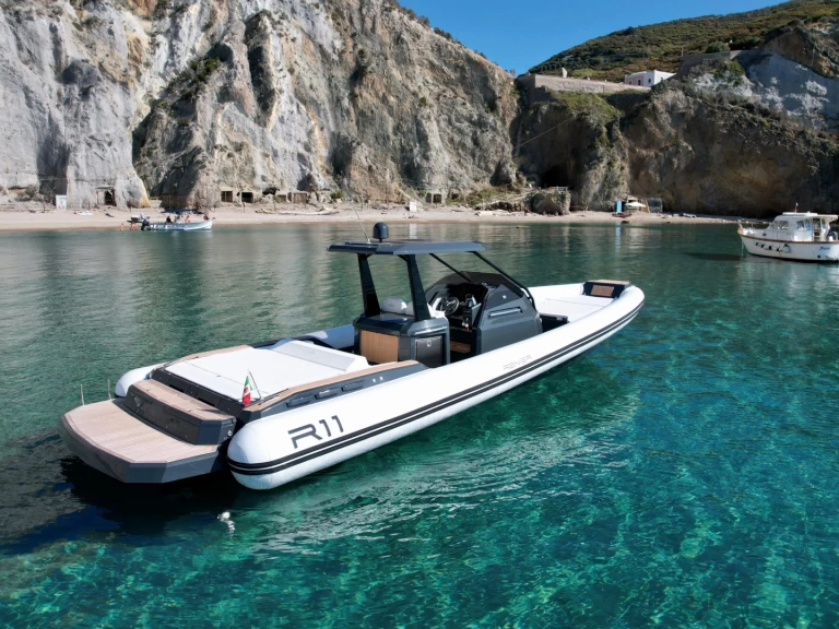 Wynajem Łódż półsztywna Renier z patentem 