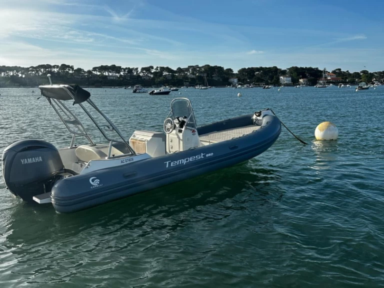 Capelli Tempest 650 między profesjonalistami a osobami prywatnymi w Grand Piquey