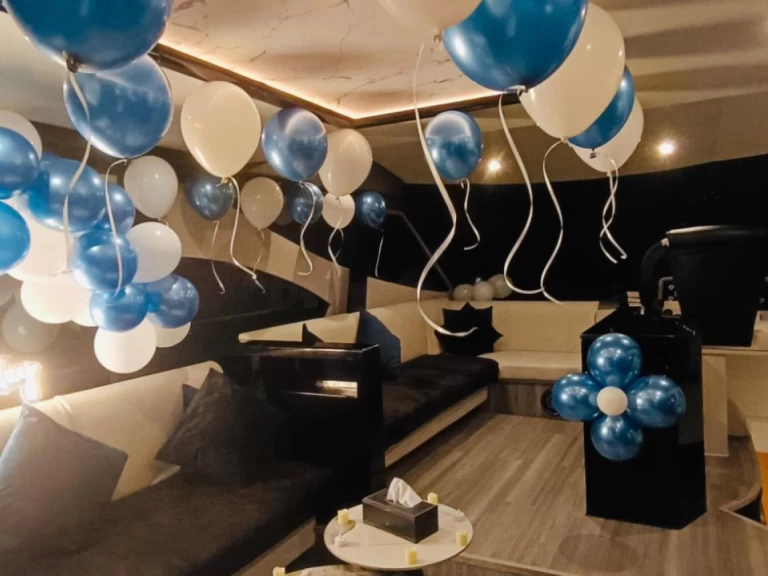 Alfamarine 60ft między profesjonalistami a osobami prywatnymi w Dubai Marina