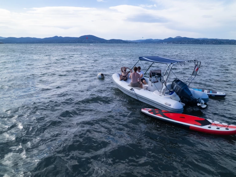 Wynajem Łódż półsztywna Bsc z patentem 