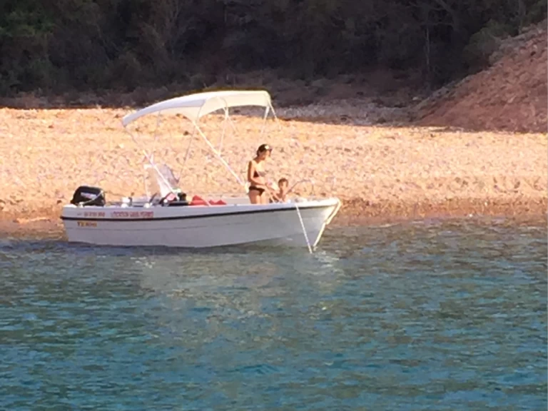 Wynajem Motorówka w Galéria - Terhi 445 C