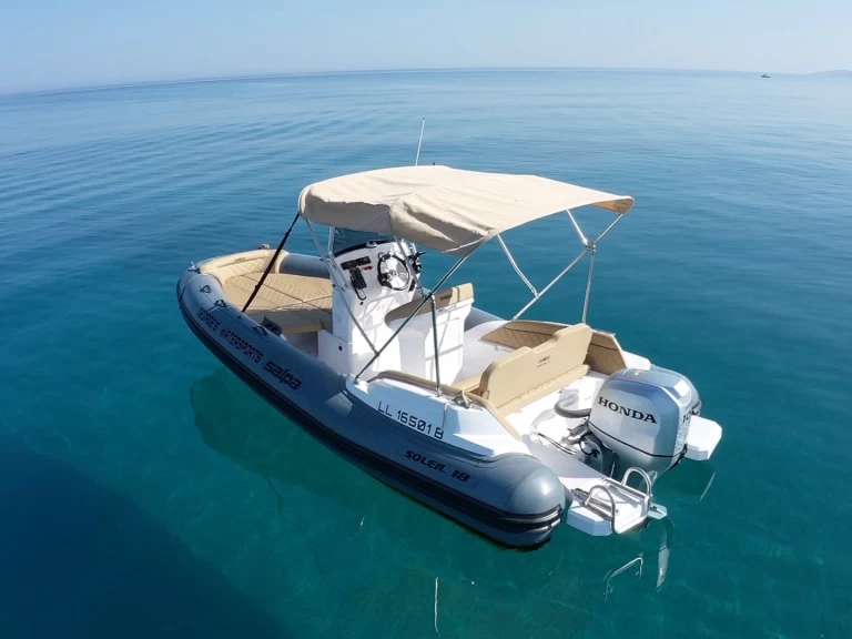 Salpa SALPA 18 SOLEIL między profesjonalistami a osobami prywatnymi w Latchi