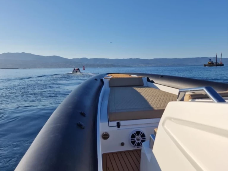 Wynajem Łódż półsztywna w Porticcio - Northstar ION 12 ION 12