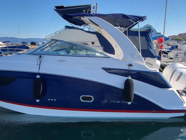 Wynajem Motorówka Régal z patentem 