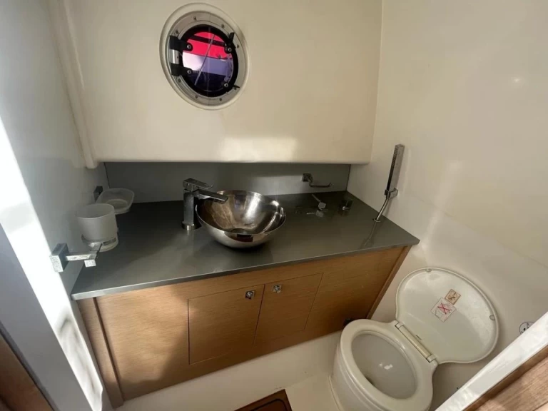 Wynajem łodzi Ajaccio tanio SACS 10 STRIDER