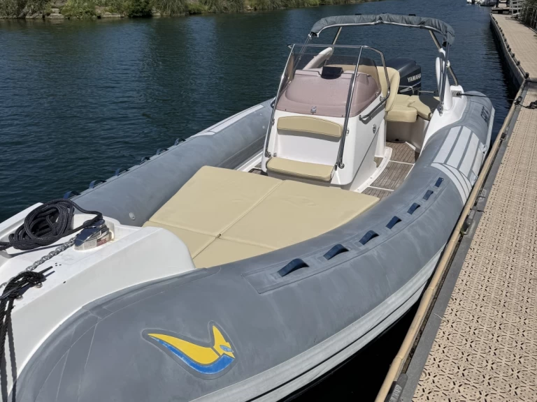 Sacs Sacs S 780 między profesjonalistami a osobami prywatnymi w Mandelieu-la-Napoule