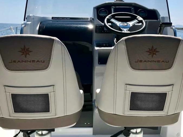 Motorówka do wynajmu w Antibes w najlepszej cenie