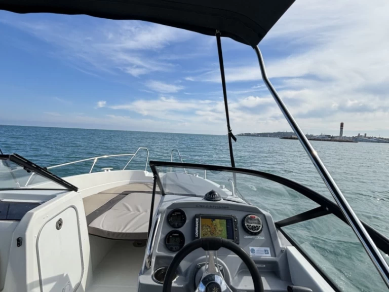 Wynajem łodzi Antibes tanio Cap Camarat 6.5 BR