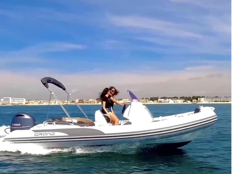 Grand Boats Golden Line G650LF między profesjonalistami a osobami prywatnymi w Palavas-les-Flots