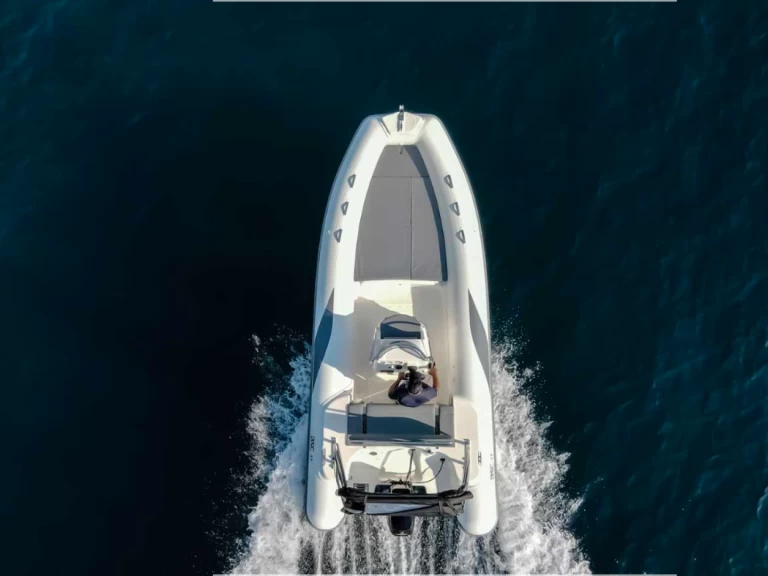 Łódż półsztywna do wynajmu w Galéria w najlepszej cenie