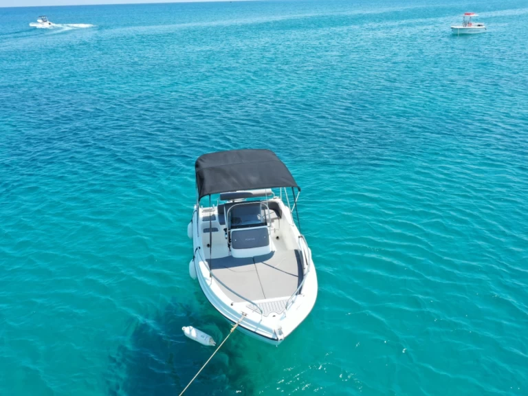 Wynajmij Karel KAREL PAXOS 170 w Latchi