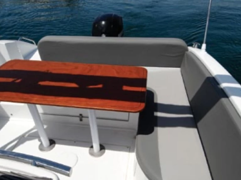 Wynajmij Selva SELVA - SUN DECK CLASSIC LINE SD 7.0 CABIN w Latchi