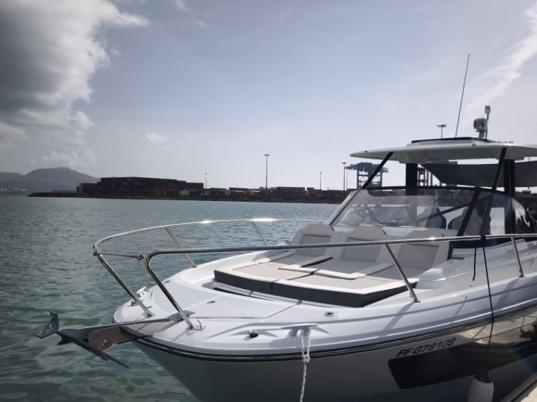 Wynajem Motorówka w Les Trois-Îlets - Jeanneau Cap Camarat 9.0 WA