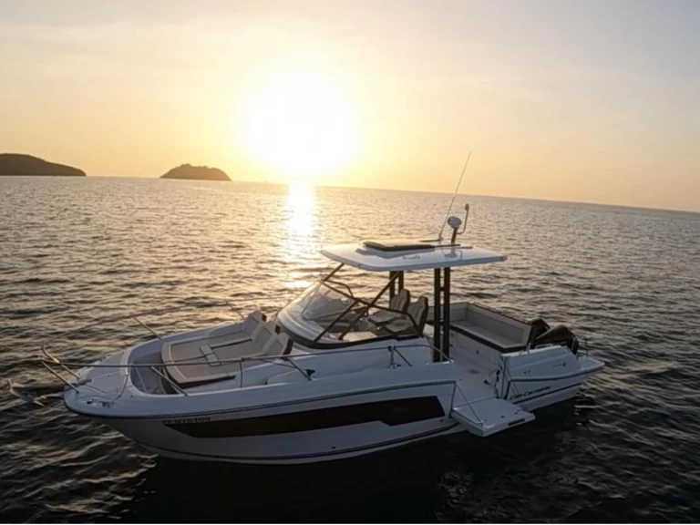 Wynajem Motorówka Jeanneau z patentem 