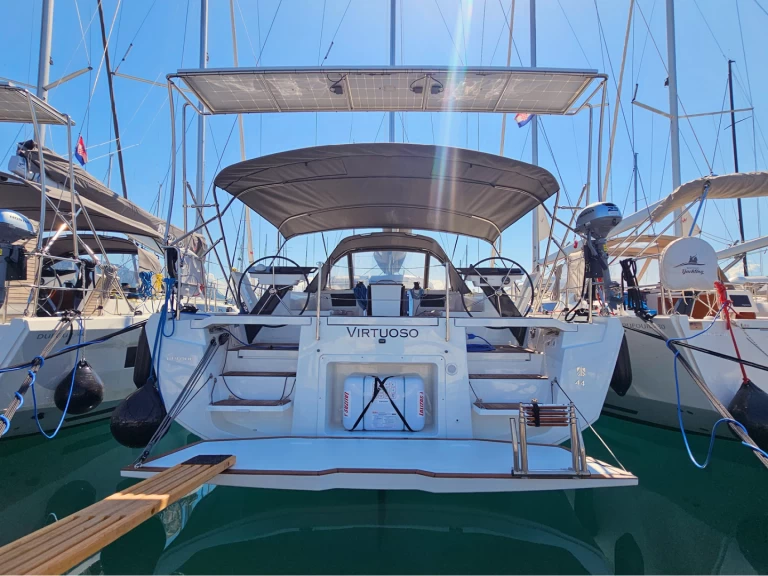 Wynajem łodzi Kastel Gomilica tanio Dufour 44