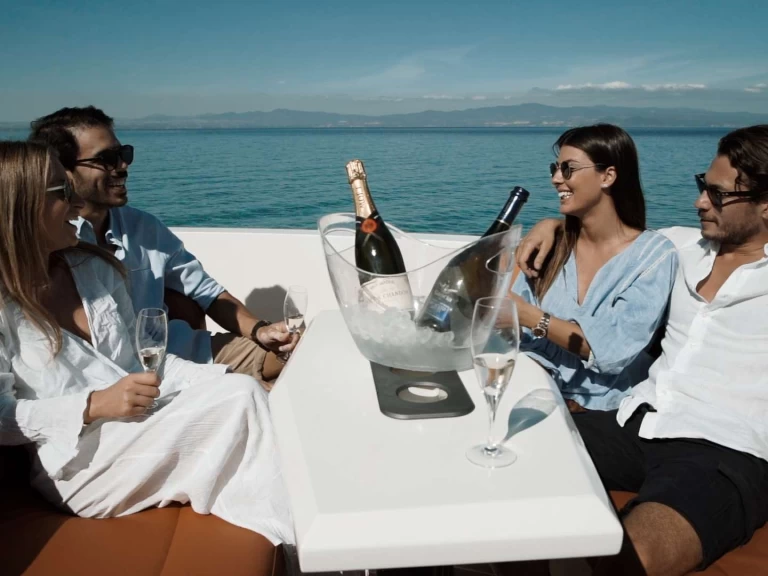 Luksusowy jacht do wynajmu w Benítses w najlepszej cenie