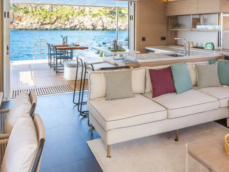 Wynajem Katamaran Lagoon z patentem 