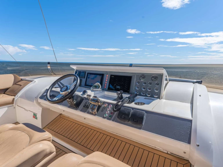 Wynajmij Princess, UK BLUE EYES w Antibes