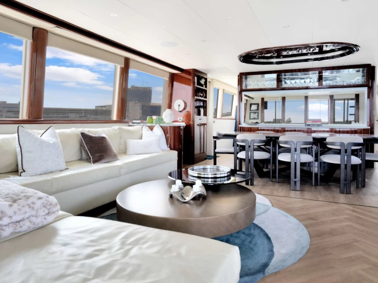 Lazzara Tranquility między profesjonalistami a osobami prywatnymi w Long Island