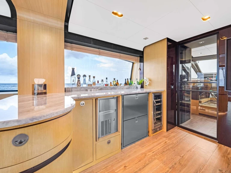 Wynajem Luksusowy jacht Azimut z patentem 