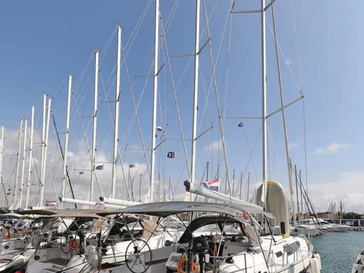 Wynajmij Żaglowiec z lub bez skippera Bavaria w Jezera