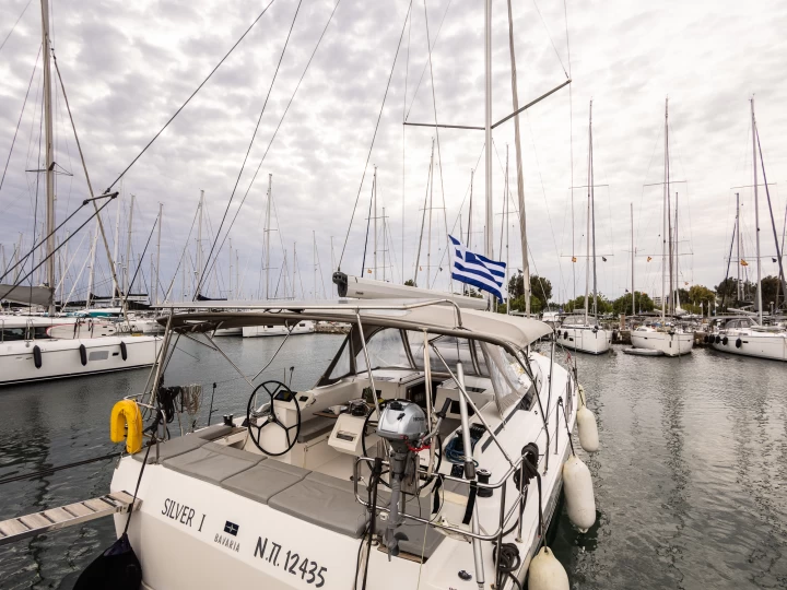 Wynajmij Bavaria Bavaria C45 w Alimos