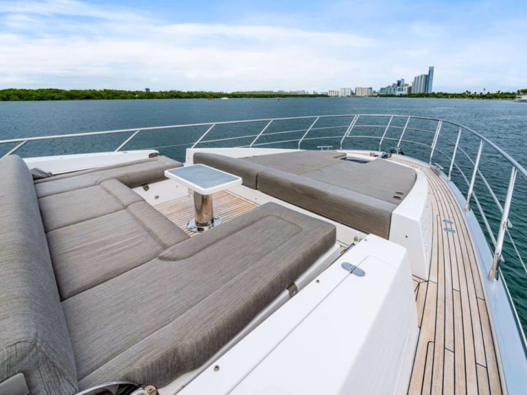 Wynajem Luksusowy jacht Azimut z patentem 