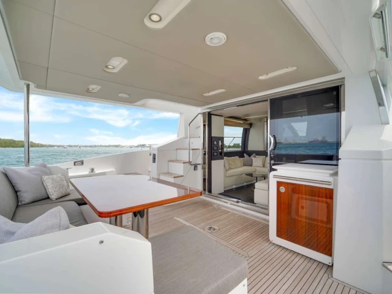 Luksusowy jacht do wynajmu w Miami w najlepszej cenie