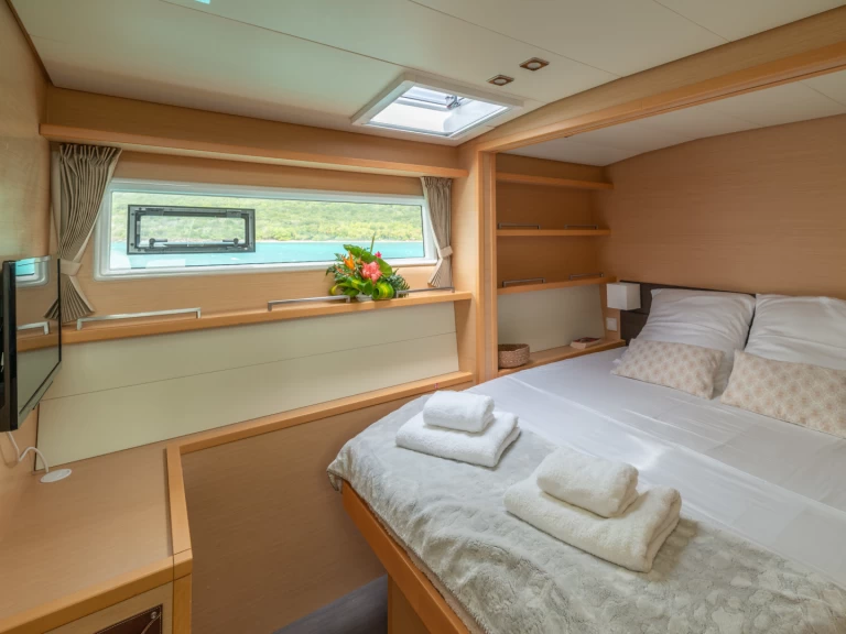 Wynajmij Katamaran z lub bez skippera Lagoon w Olbia