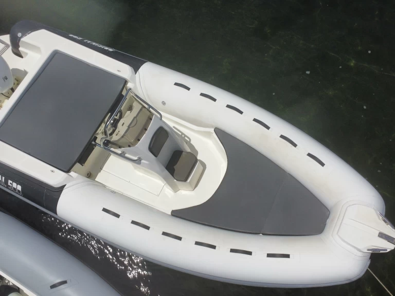 Motorówka do wynajmu w Porto Rotondo w najlepszej cenie