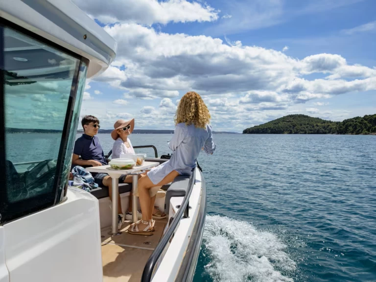 Wynajem łodzi Zadar tanio 28 cabin