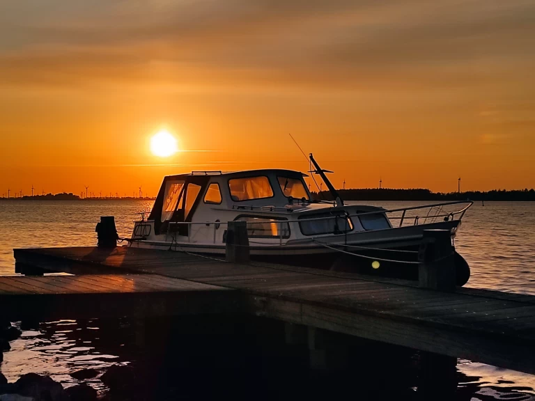Wynajem Motorówka Curtevenne z patentem 