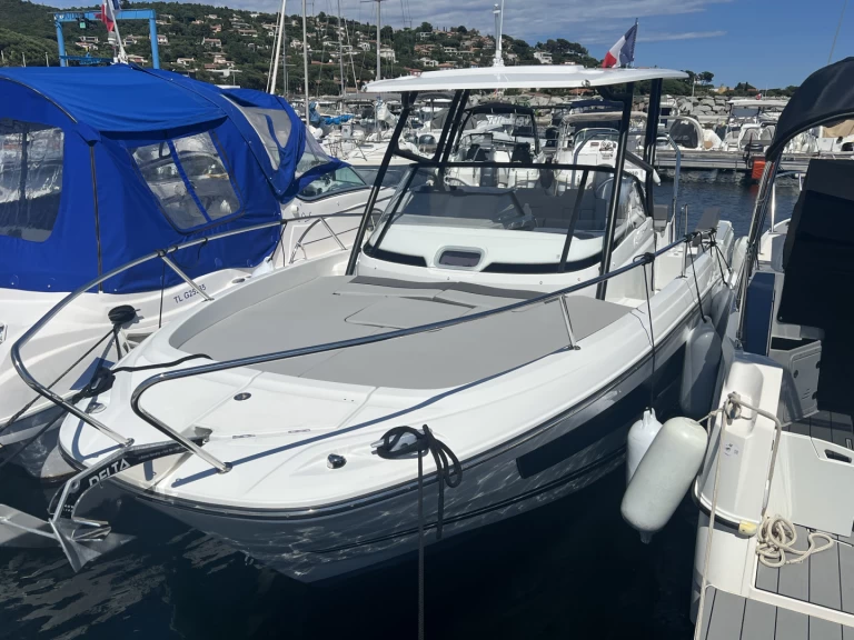 Wynajem Motorówka Jeanneau z patentem 