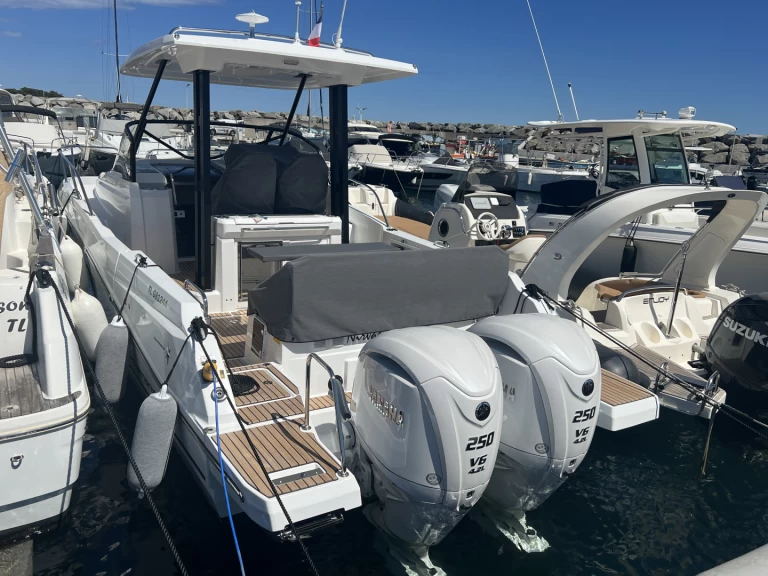 Wynajem Motorówka Jeanneau z patentem 