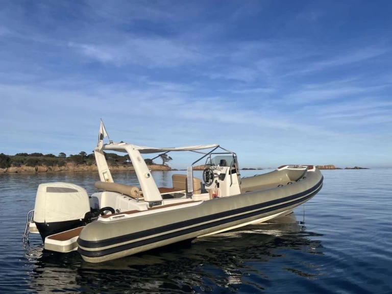 Marco Twentythree między profesjonalistami a osobami prywatnymi w Porto-Vecchio