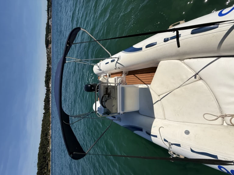 Łódż półsztywna do wynajmu w Rovinj Port w najlepszej cenie