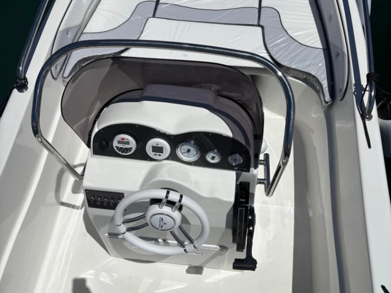 Wynajmij Motorówka z lub bez skippera Trimarchi w La Spezia