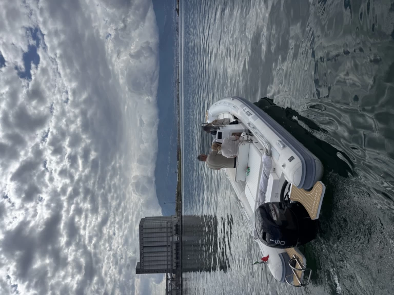 Łódż półsztywna do wynajmu w Torre Annunziata w najlepszej cenie