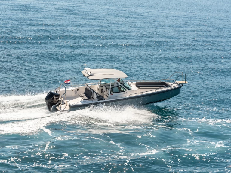 Wynajem łodzi Trogir tanio Axopar 28 T-Top