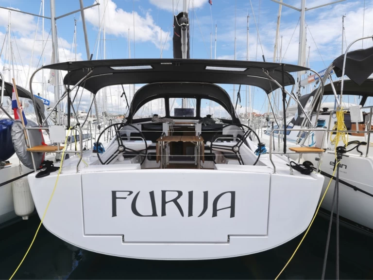 Wynajem Żaglowiec Elan z patentem 