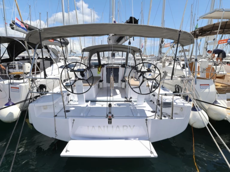 Bénéteau First 36 między profesjonalistami a osobami prywatnymi w Biograd na Moru