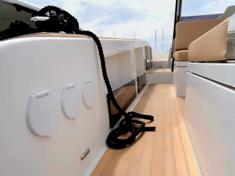 Lucky Wood Vicenzo 39 WA między profesjonalistami a osobami prywatnymi w Zadar