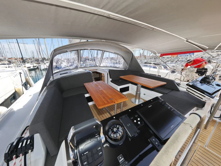 Wynajmij Żaglowiec z lub bez skippera Hanse w Biograd na Moru