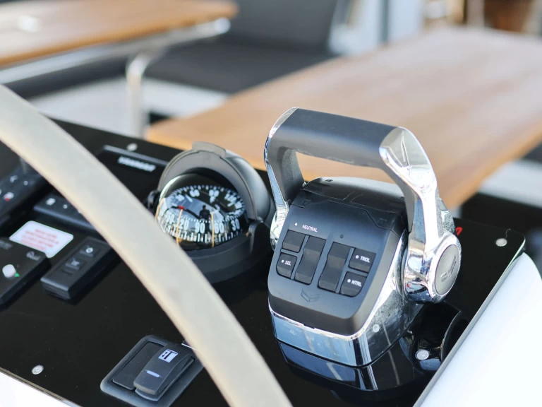 Wynajem Żaglowiec Hanse z patentem 