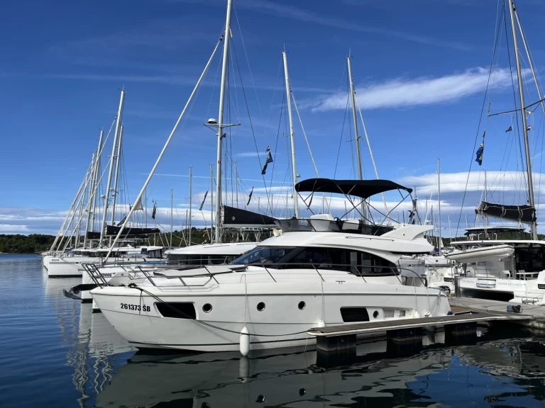 Wynajem Motorówka Bavaria z patentem 