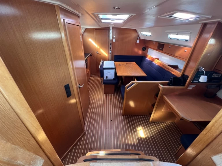 Wynajem Żaglowiec Bavaria z patentem 